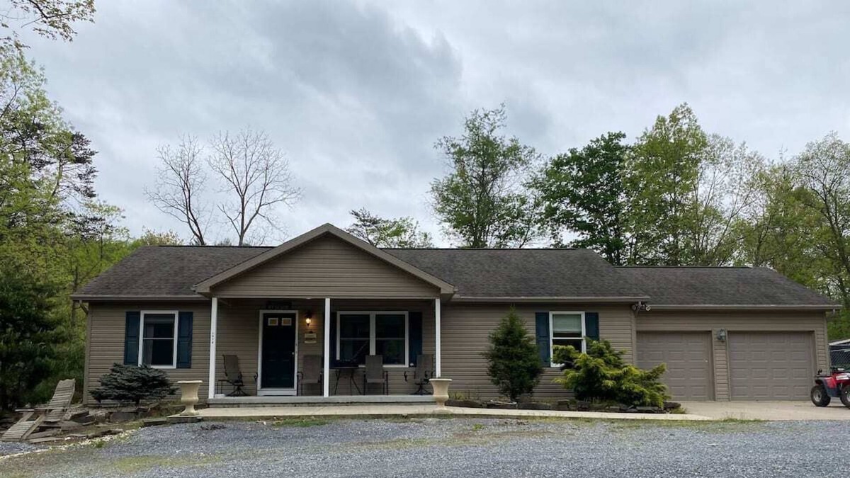Elliottsburg House | Beautiful Private Home in the Country-Pets welcome-Fenced in Yard w/Doggy Door