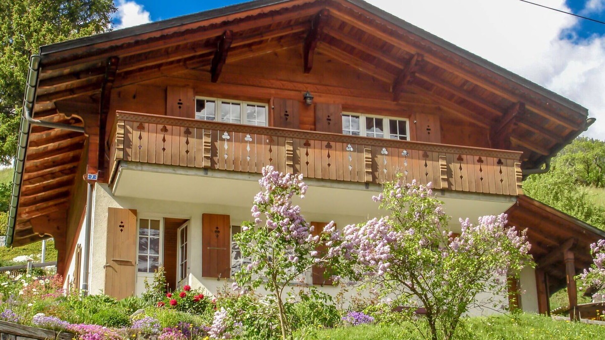 Grindelwald House | Beautiful private villa for 6 guests with WIFI, TV, patio and parking