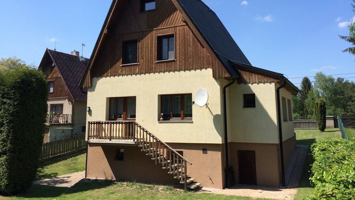 Dobren Villa | Beautiful private villa for 8 people with WIFI, TV, patio, pets allowed and parking