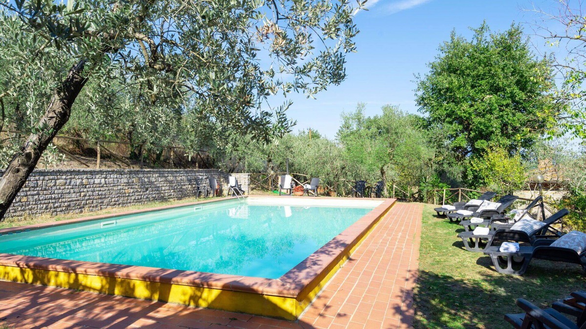 Montevarchi Villa | Beautiful private villa with WIFI, private pool, TV, balcony, pets allowed, panoramic view, parking