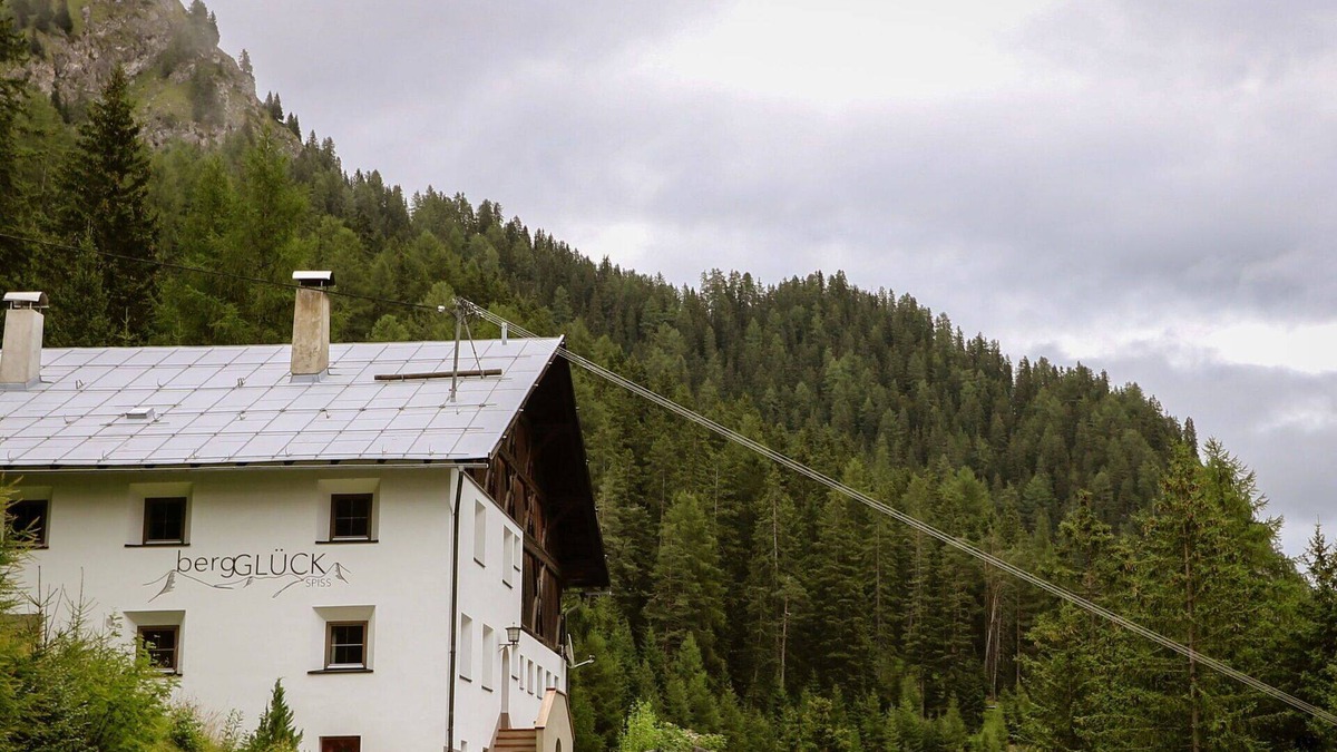 Spiss House | Beautiful private villa for 8 people with TV, panoramic view and parking