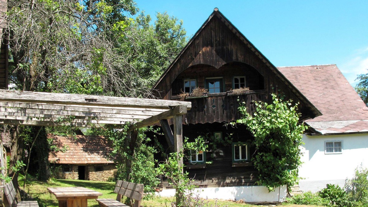 Schwanberg House | Beautiful private villa for 5 people with TV, patio, pets allowed and parking