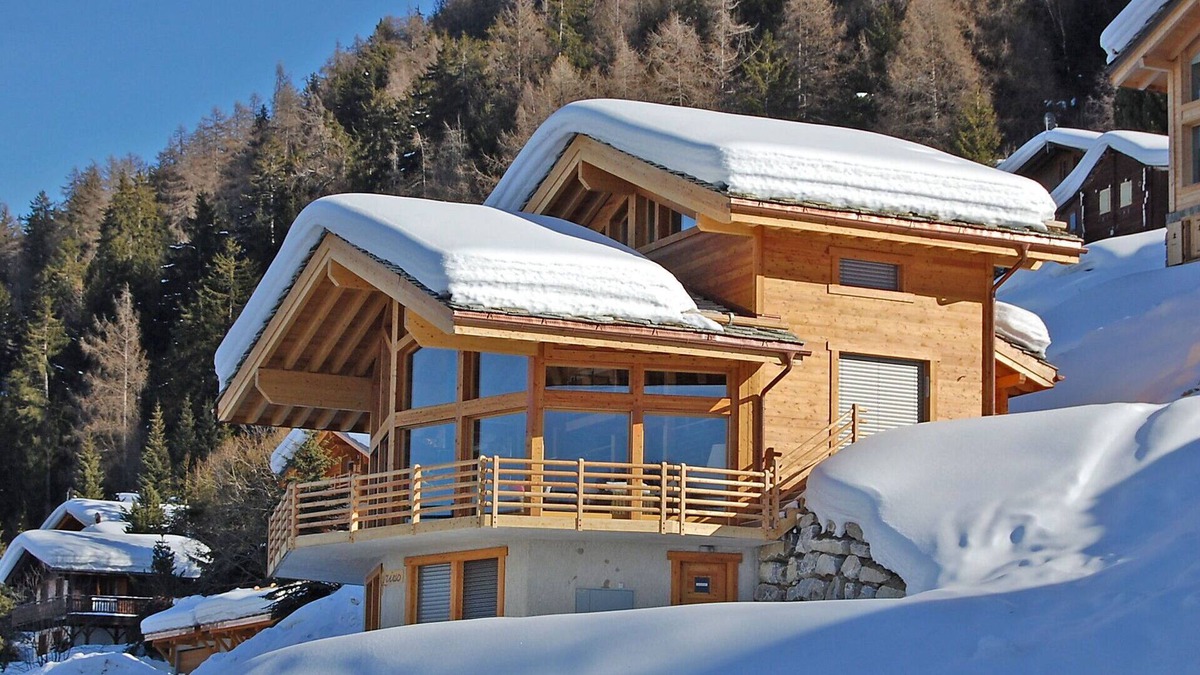 Nendaz House | Beautiful private villa for 10 guests with WIFI, TV, terrace and parking