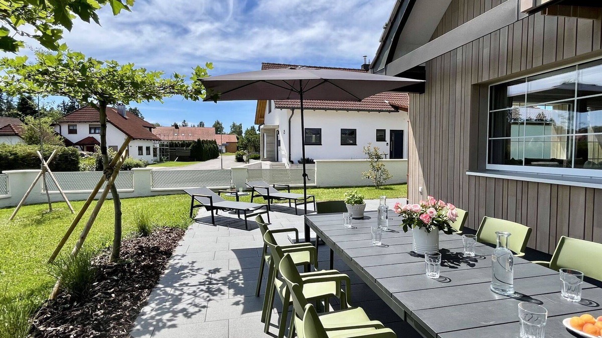 Loffingen House | Beautiful private villa for 8 people with WIFI, TV, patio and pets allowed