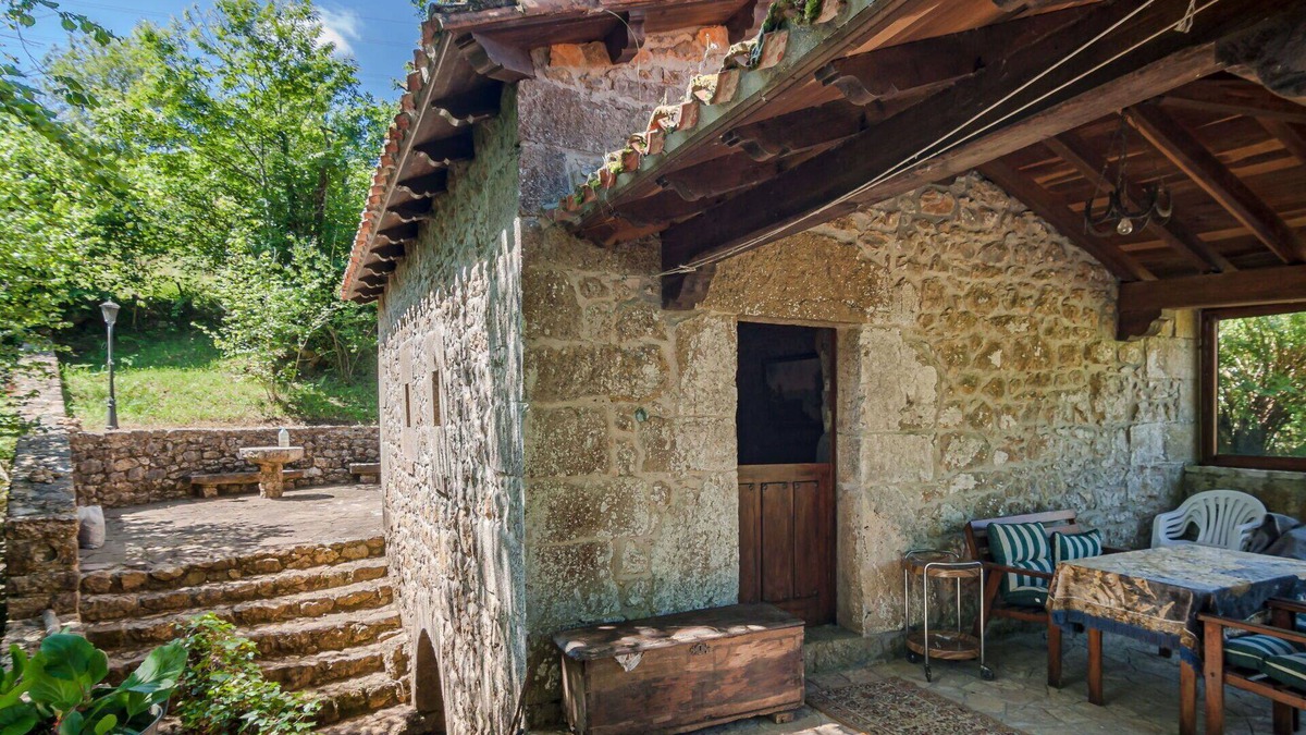 Herrerias House | Beautiful private villa for 2 people with TV, terrace and parking