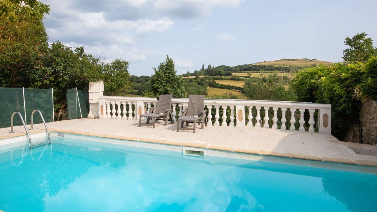 Epertully House | Beautiful private villa for 4 people with WIFI, private pool, TV, patio, panoramic view and park.