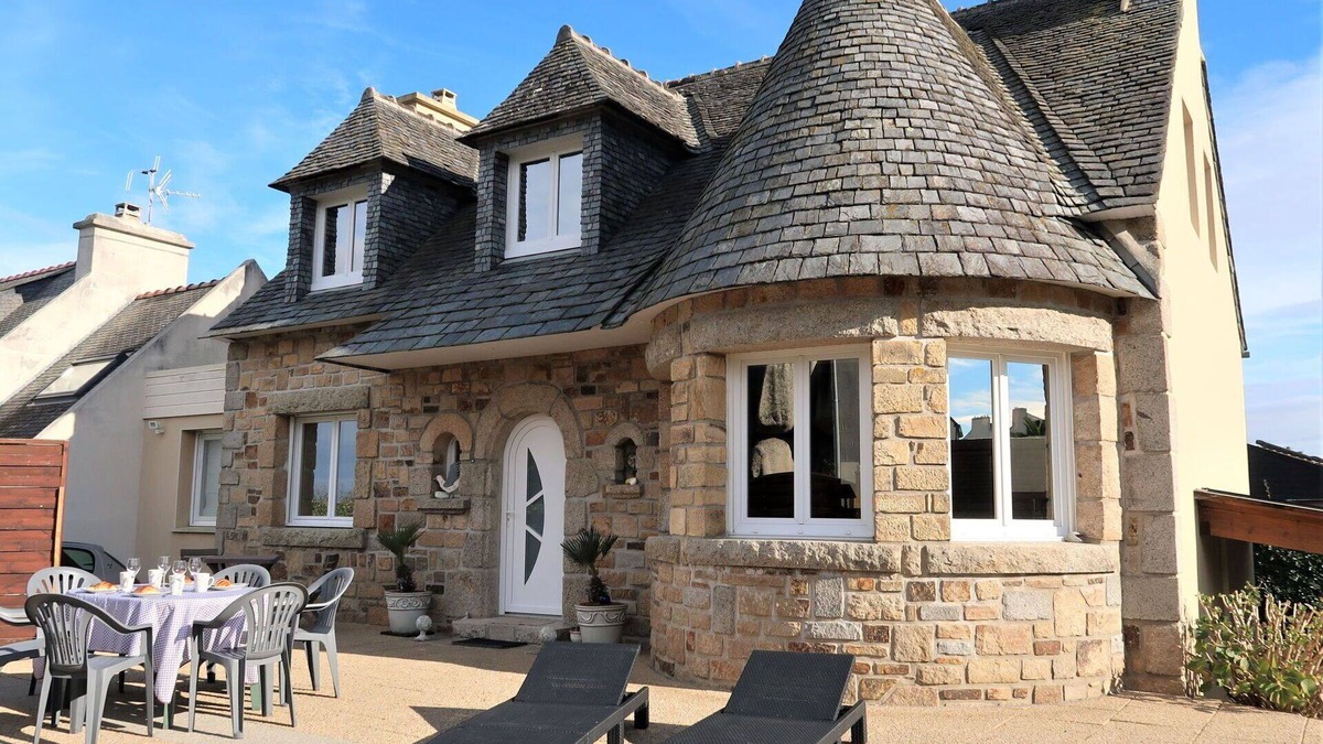 Kerlouet House | Beautiful private villa for 5 guests with WIFI, TV, terrace and parking