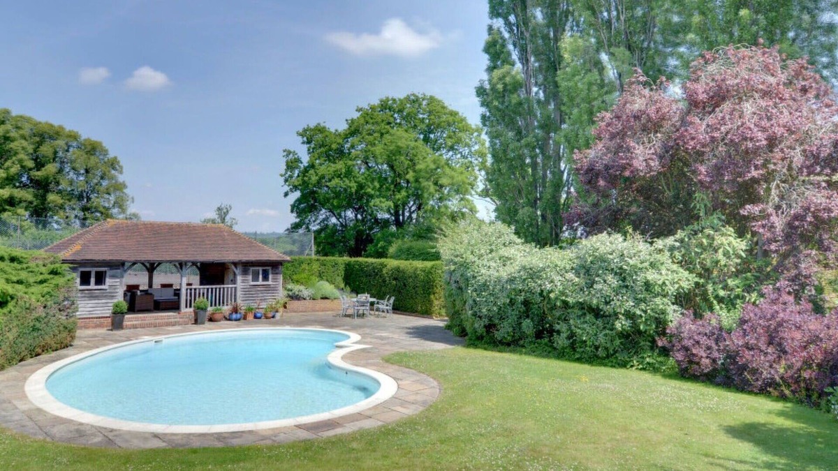 Leigh Other | Beautiful private villa for 2 guests with WIFI, pool, TV, patio, pets allowed and parking