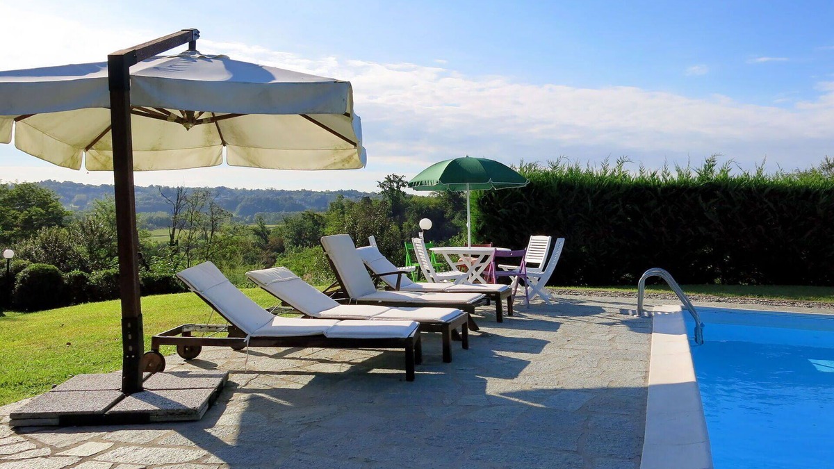 Capriglio House | Beautiful private villa for 10 guests with private pool, WIFI, TV, terrace, pets allowed and par.