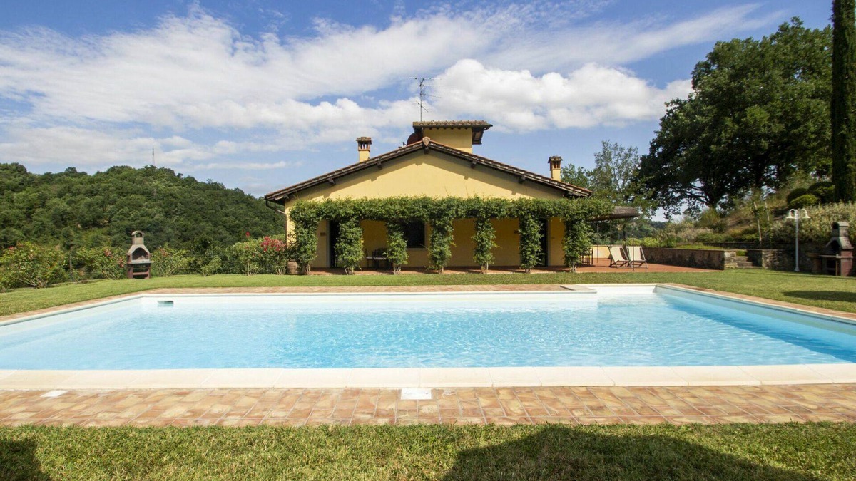 San Giovanni Valdarno Villa | Beautiful private villa with private pool, WIFI, TV, terrace, pets allowed, panoramic view, parking