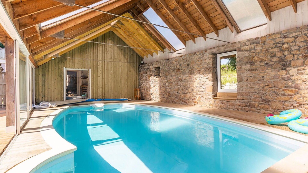 Bourg-Blanc House | Beautiful private villa for 8 guests with WIFI, pool, terrace, pets allowed and parking