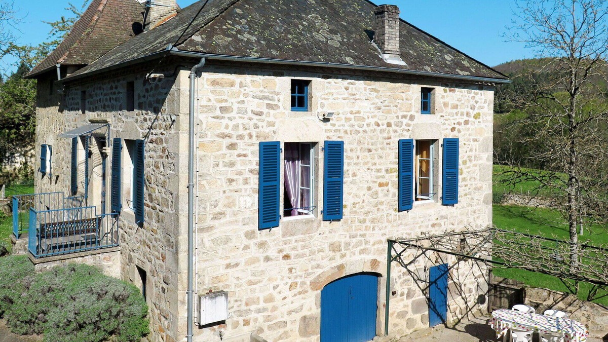 Teyssieu Villa | Beautiful private villa for 4 people with WIFI, private pool, TV, terrace, pets allowed and park.