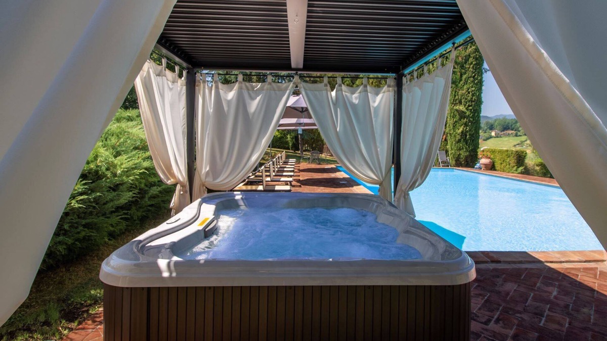 Bibbiena Villa | Beautiful private villa for 8 people with WIFI, A/C, private pool, TV, pets allowed and parking