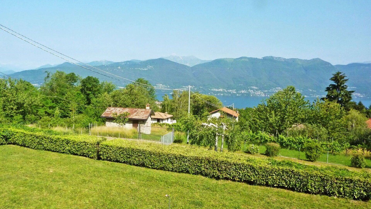Porto Valtravaglia House | Beautiful private villa for 6 guests with WIFI, TV, terrace and pets allowed