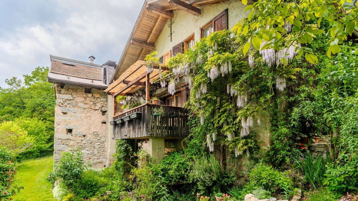 Preore House | Beautiful private villa for 6 guests with TV, patio, pets allowed, panoramic view and parking
