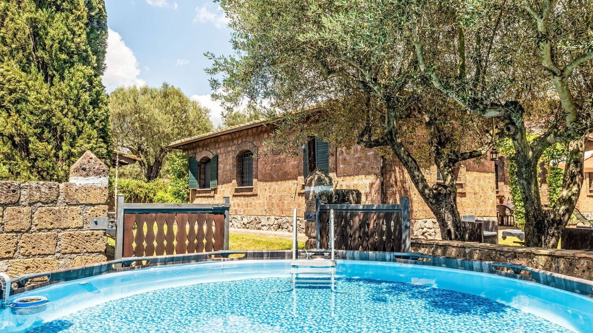 Vetralla Villa | Beautiful private villa with private pool, WIFI, TV, patio, pets allowed, panoramic view and par.