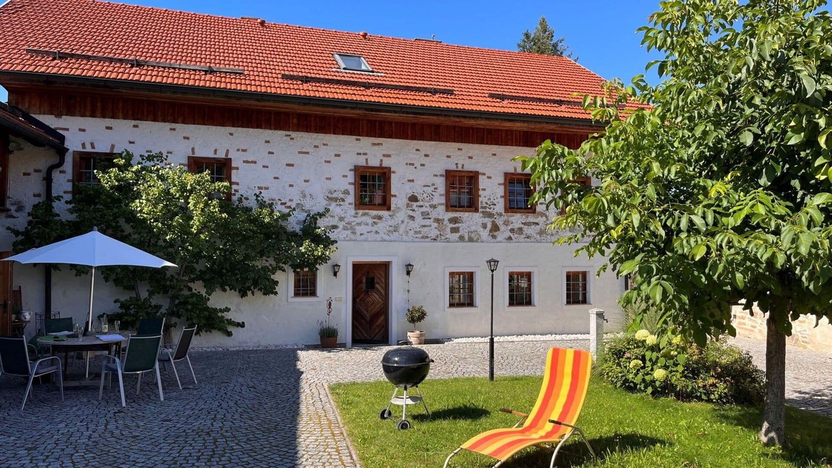 Regau Villa | Beautiful private villa for 8 people with WIFI, TV, terrace and pets allowed