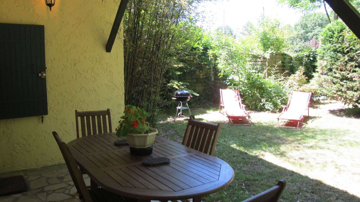 Queyrac House | Beautiful private villa for 4 people with TV, terrace and pets allowed