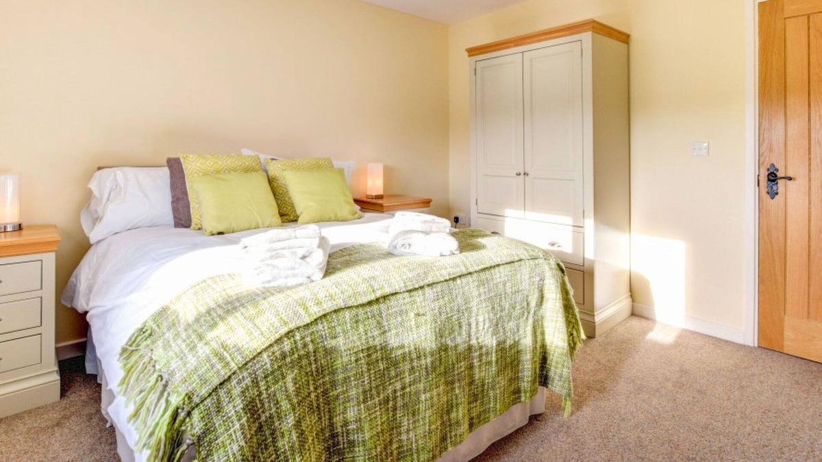 Nantgarw House | Beautiful private villa for 8 guests with WIFI, TV, patio, panoramic view and parking