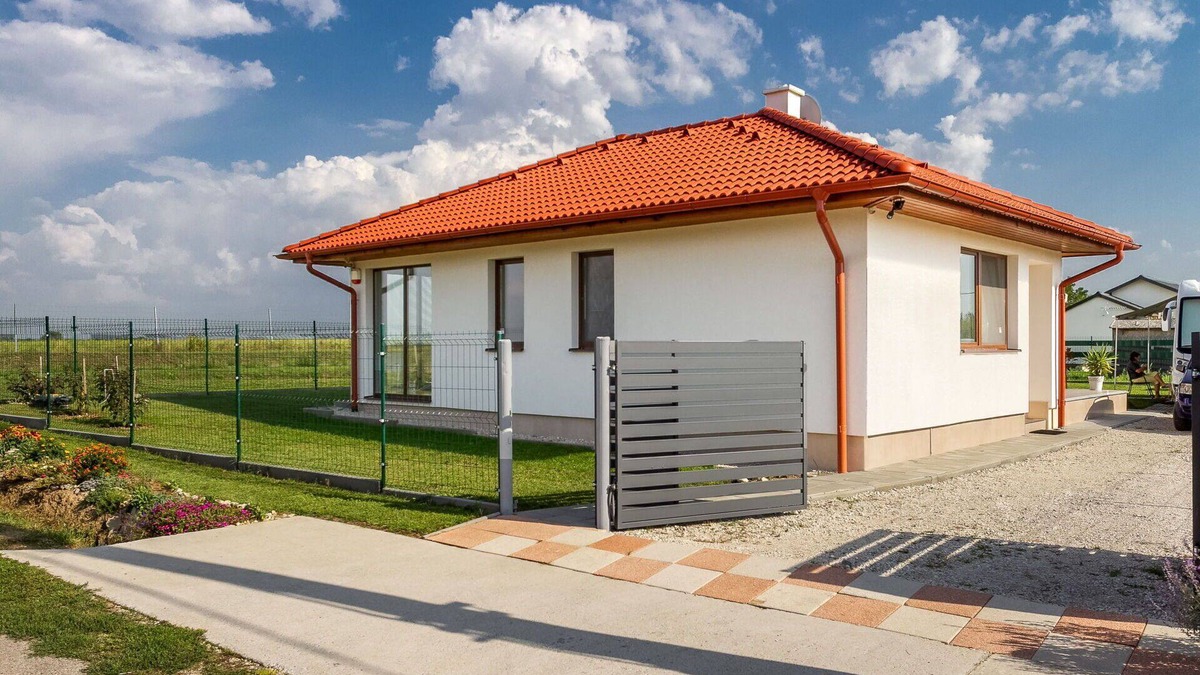 Buzsak House | Beautiful private villa for 5 guests with WIFI, TV, terrace and parking