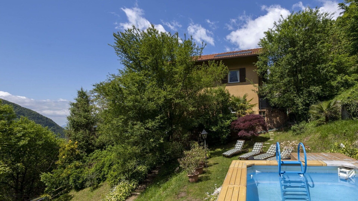 Pisogne Villa | Beautiful private villa for 16 people with WIFI, private pool, TV, patio, pets allowed and parking