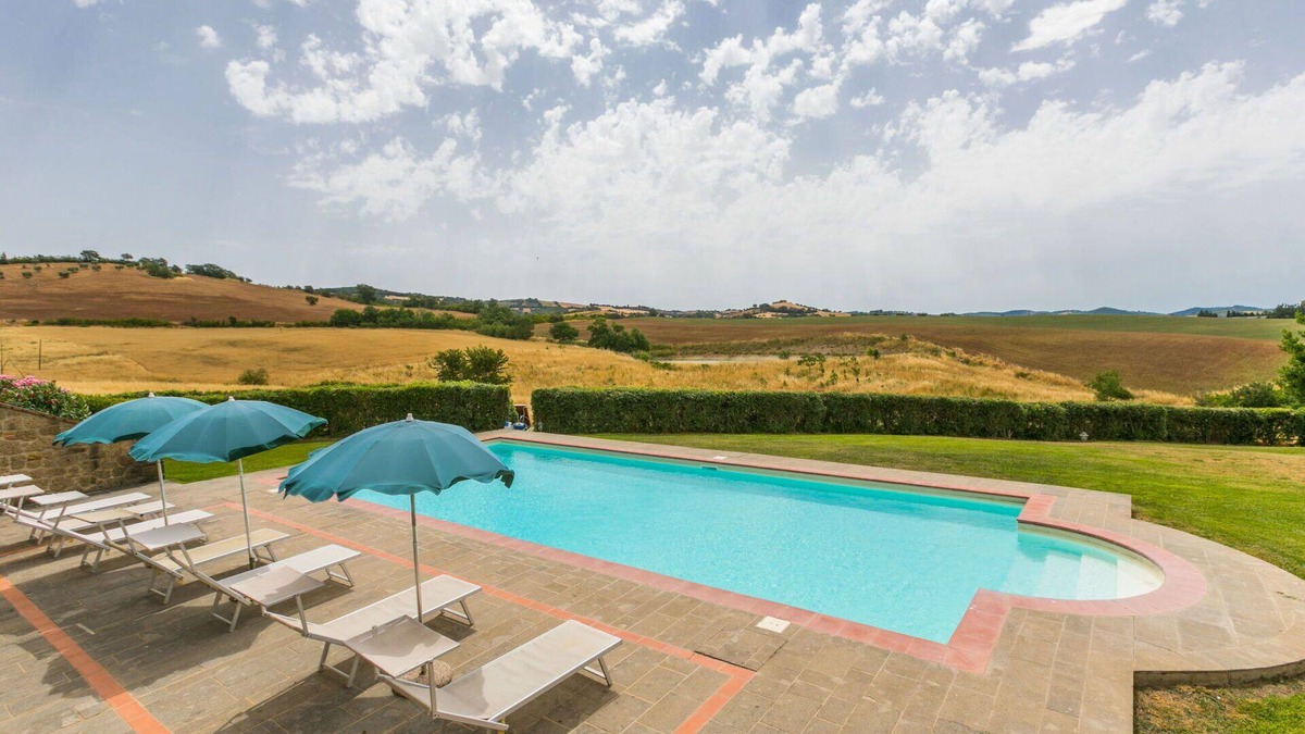 Manciano Villa | Beautiful private villa with private pool, WIFI, TV, patio, pets allowed, panoramic view and par.