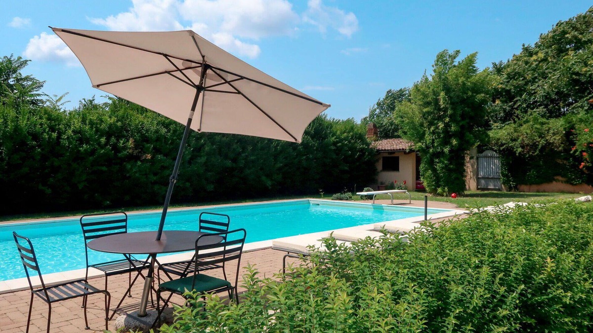 Hyeres House | Beautiful private villa for 10 people with private pool, WIFI, TV, patio and parking