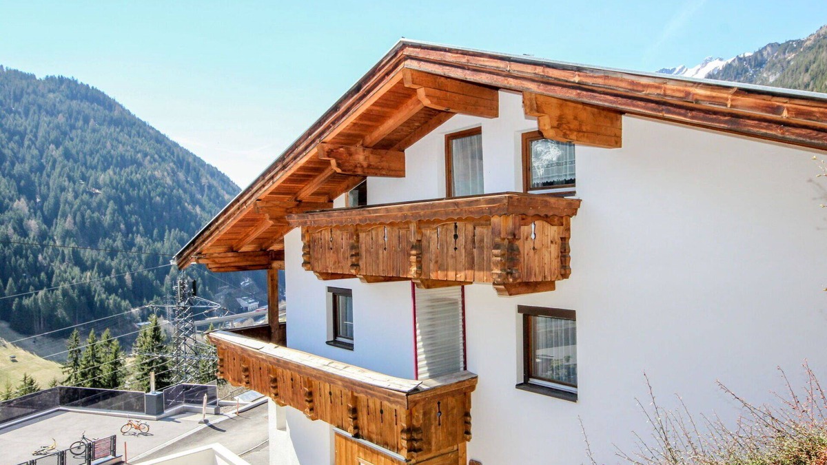 Flirsch House | Beautiful private villa for 10 guests with WIFI, TV, patio, pets allowed and parking