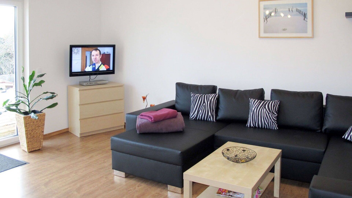 Godern House | Beautiful private villa for 8 people with TV, terrace, pets allowed and parking