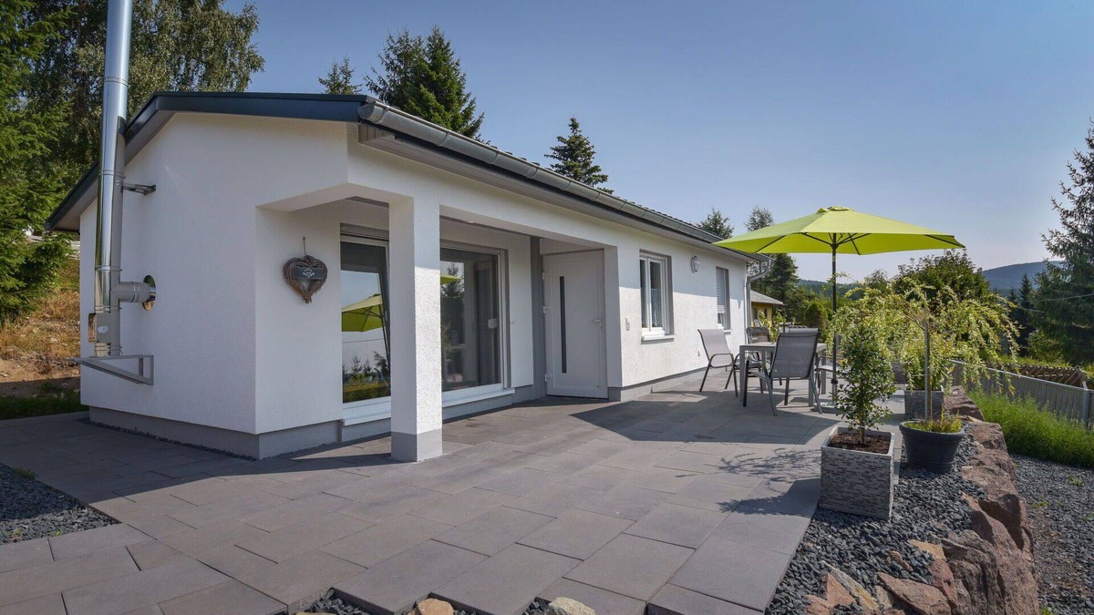 Goldlauter House | Beautiful private villa for 4 guests with WIFI, TV, terrace, pets allowed and parking