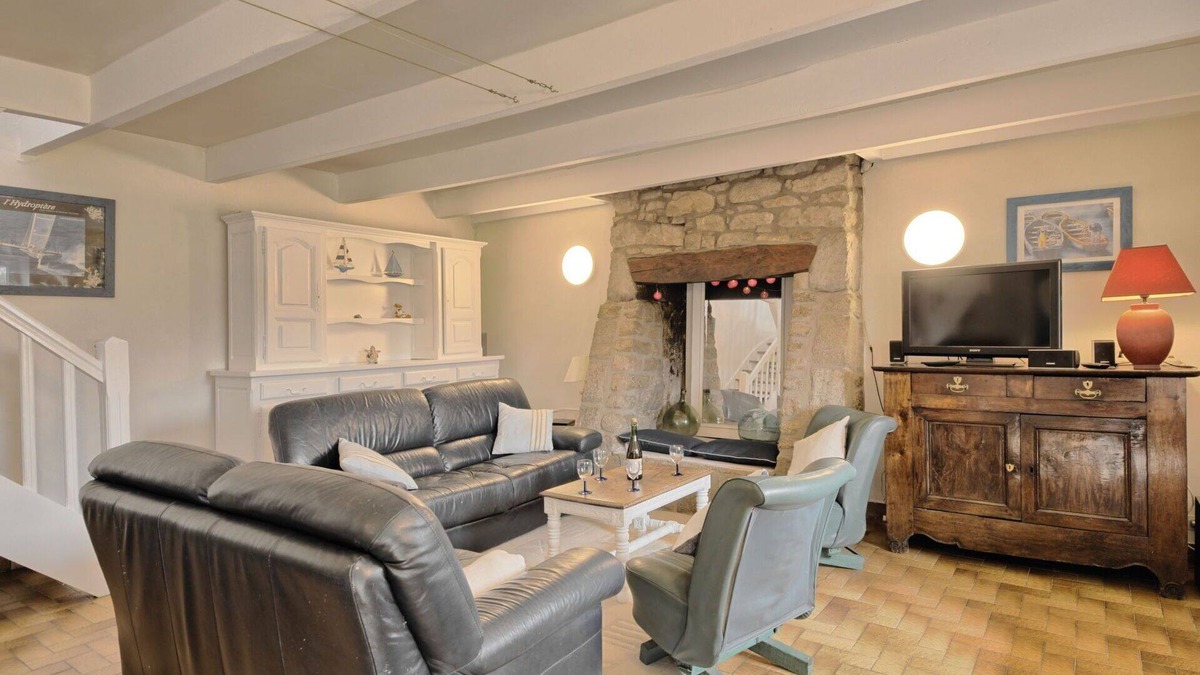 Belz House | Beautiful private villa for 7 guests with WIFI, TV, terrace and parking