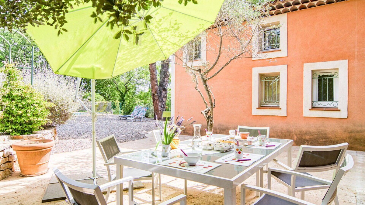 Carces House | Beautiful private villa for 8 people with WIFI, private pool, TV, patio and pets allowed