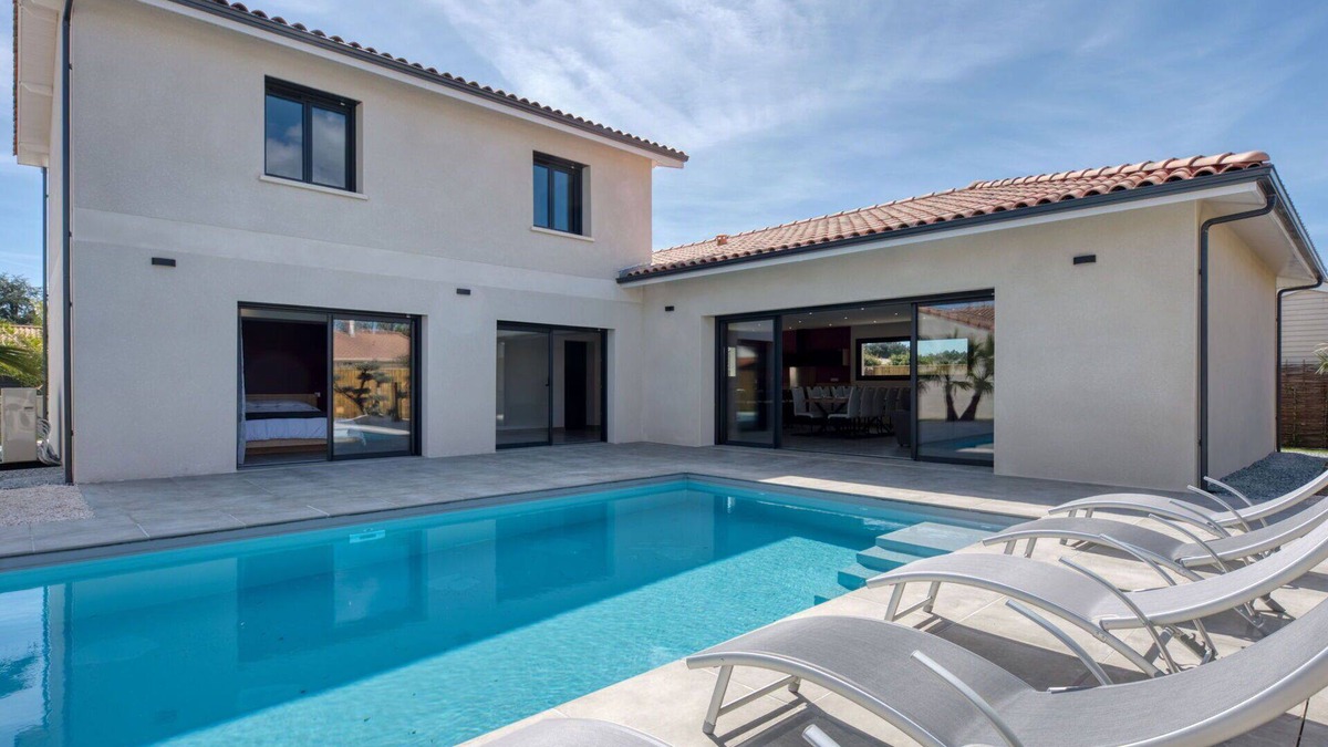 Lanton Villa | Beautiful private villa for 10 people with private pool, WIFI, A/C, TV, terrace and pets allowed