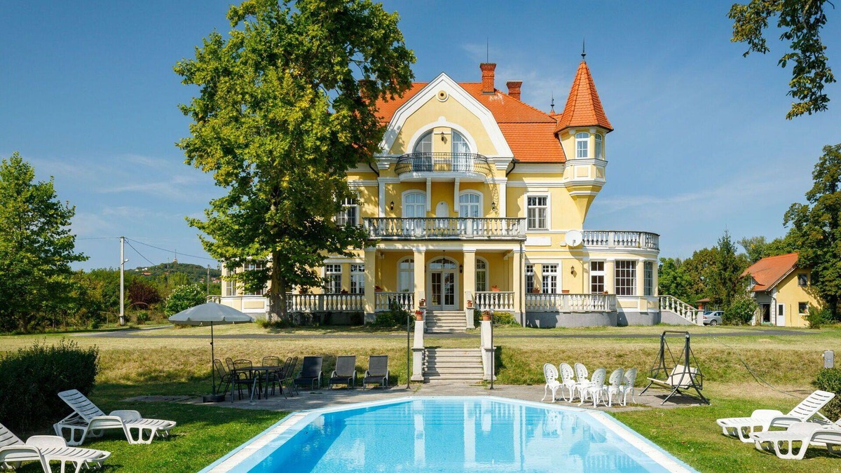 Fonyod Villa | Beautiful private villa with private pool, WIFI, TV, terrace, pets allowed, panoramic view, parking