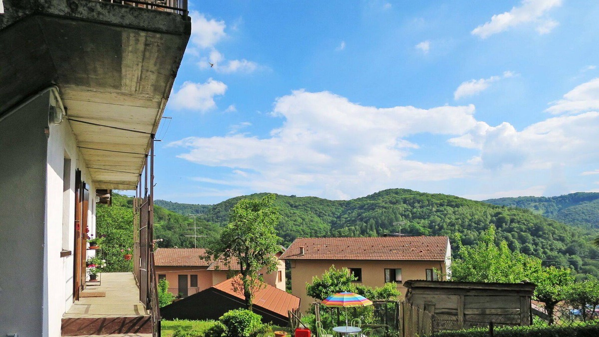 Armeno House | Beautiful private villa for 4 people with WIFI, TV, patio, pets allowed and parking