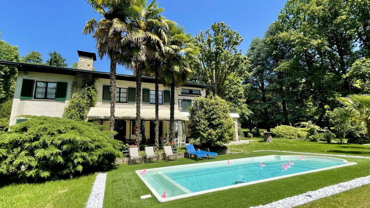 Sirtori Villa | Beautiful private villa with private pool, WIFI, hot tub, TV, patio, pets allowed and parking