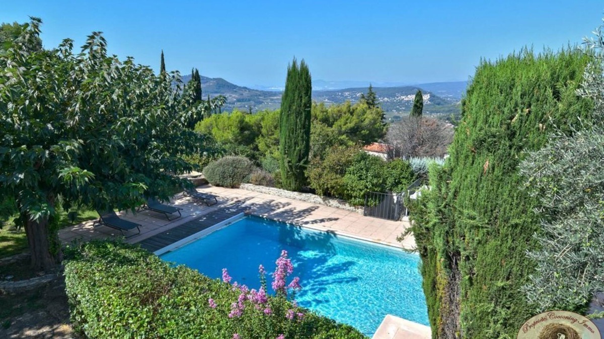 Le Beausset House | Beautiful Provencal farmhouse with pool and tennis on the heights of Beausset