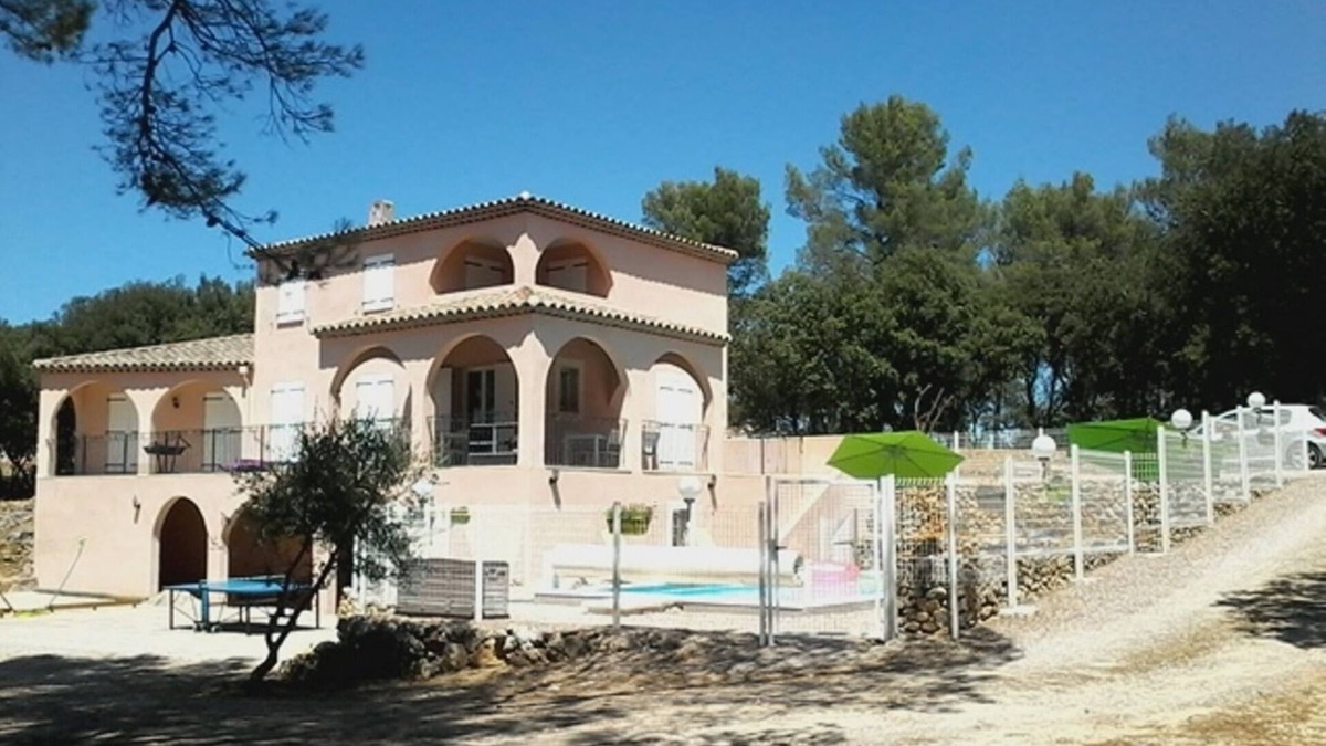 Vidauban Villa | Beautiful Provencal house with swimming pool, in the heart of an oak grove 7 km/village