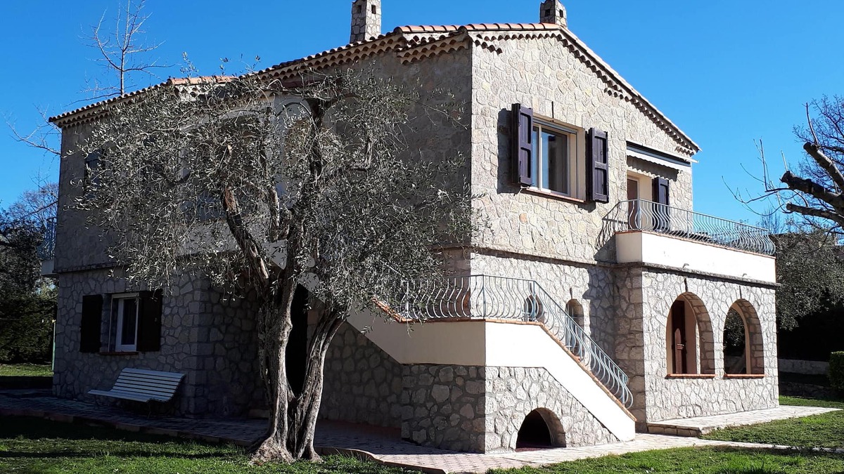Saint-Jacques House | Beautiful Provencal Stone Villa with Large Pool and Pool House