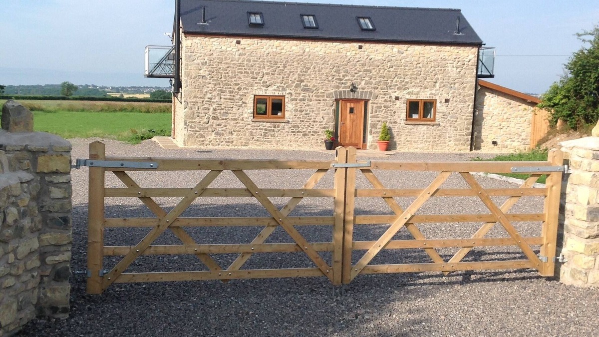 Vale of Glamorgan Cottage | Beautiful Quiet Cottage Dog Friendly Near Cowbridge and Cardiff