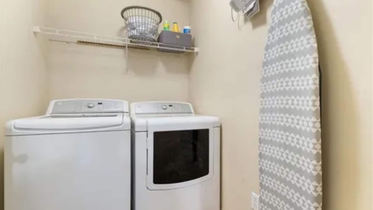 Mobile House | Beautiful quiet home in a private fenced yard.