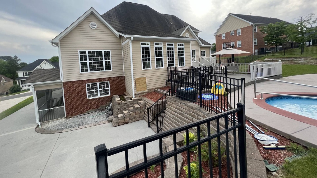 Ooltewah House | BEAUTIFUL quiet neighborhood poolside home suite.