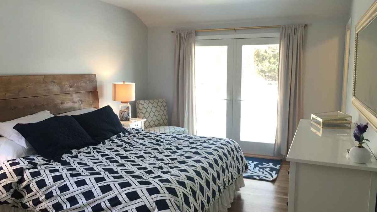 Silver Beach House | Beautiful, quiet, private, short walk to the beach.