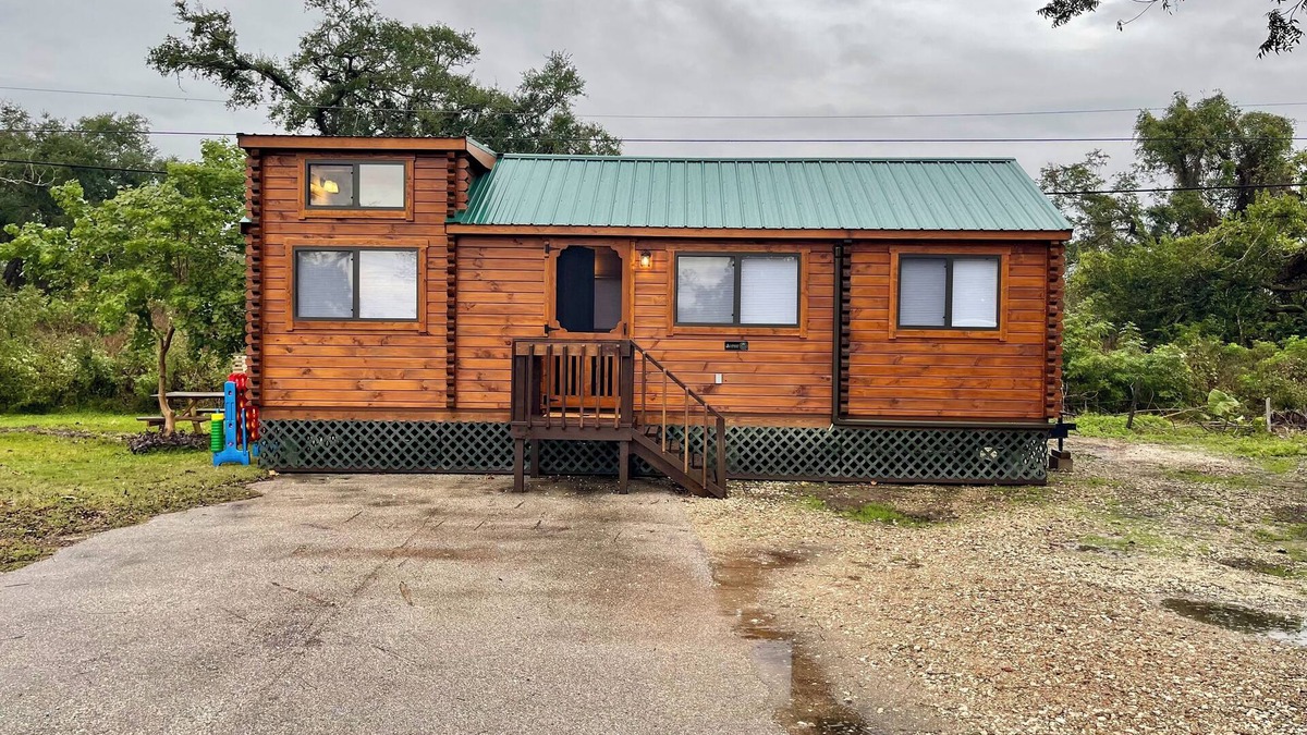 Jones Creek Cabin | Beautiful Rancher Loft Cabin