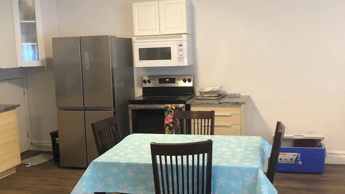 Barrie Apartment | BeAuTiFuL RaVen property near the Lake