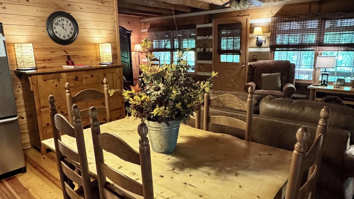Dial Cabin | Beautiful Real Log Cabin. Not your average cabin! Hot Tub. Wifi. Fire Pit