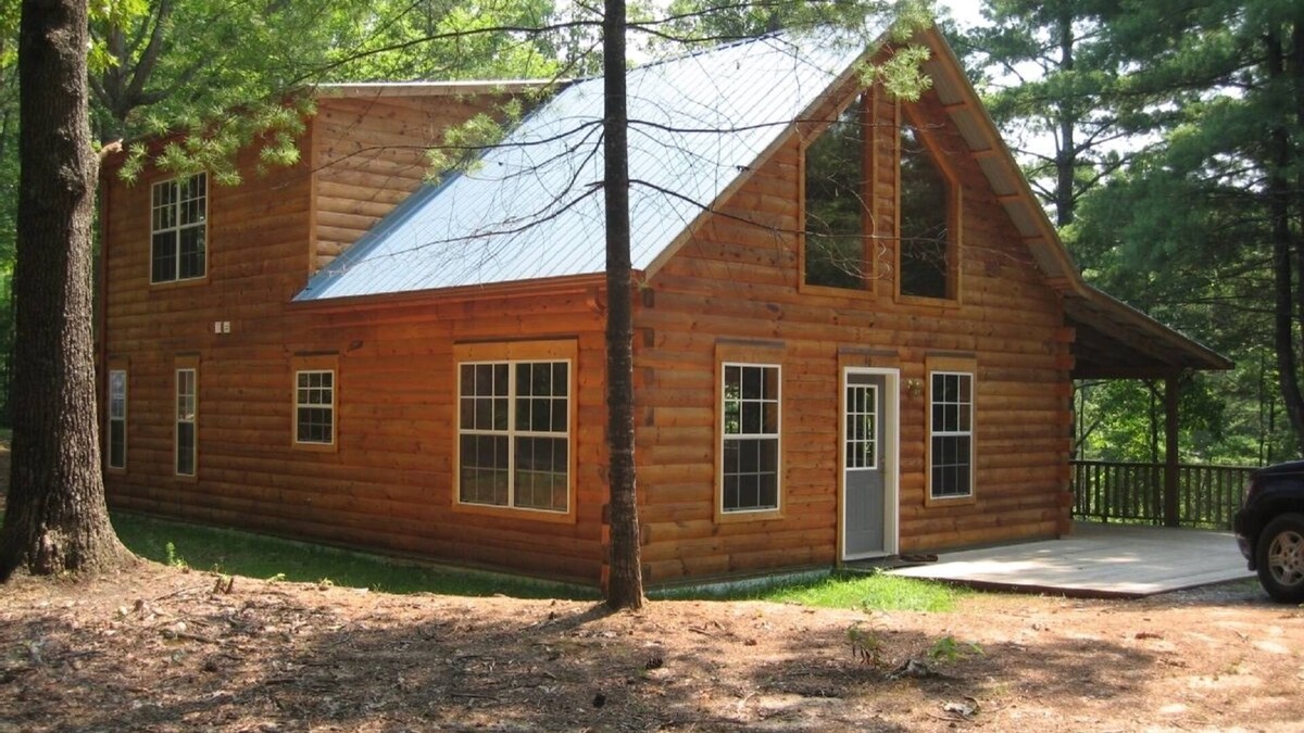 Murphy Cabin | Beautiful real log cabin - hot tub, pool table, great view, WI-FI Internet