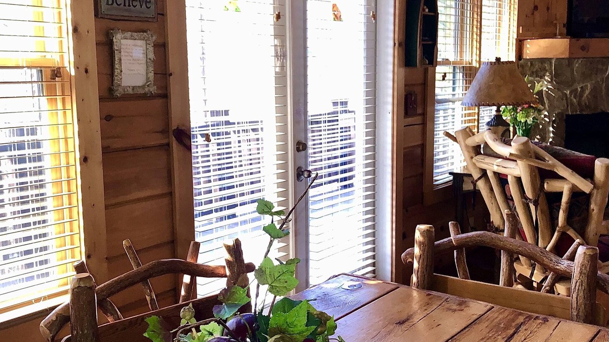 Murphy Cabin | Beautiful real log cabin in Wilderness Walk