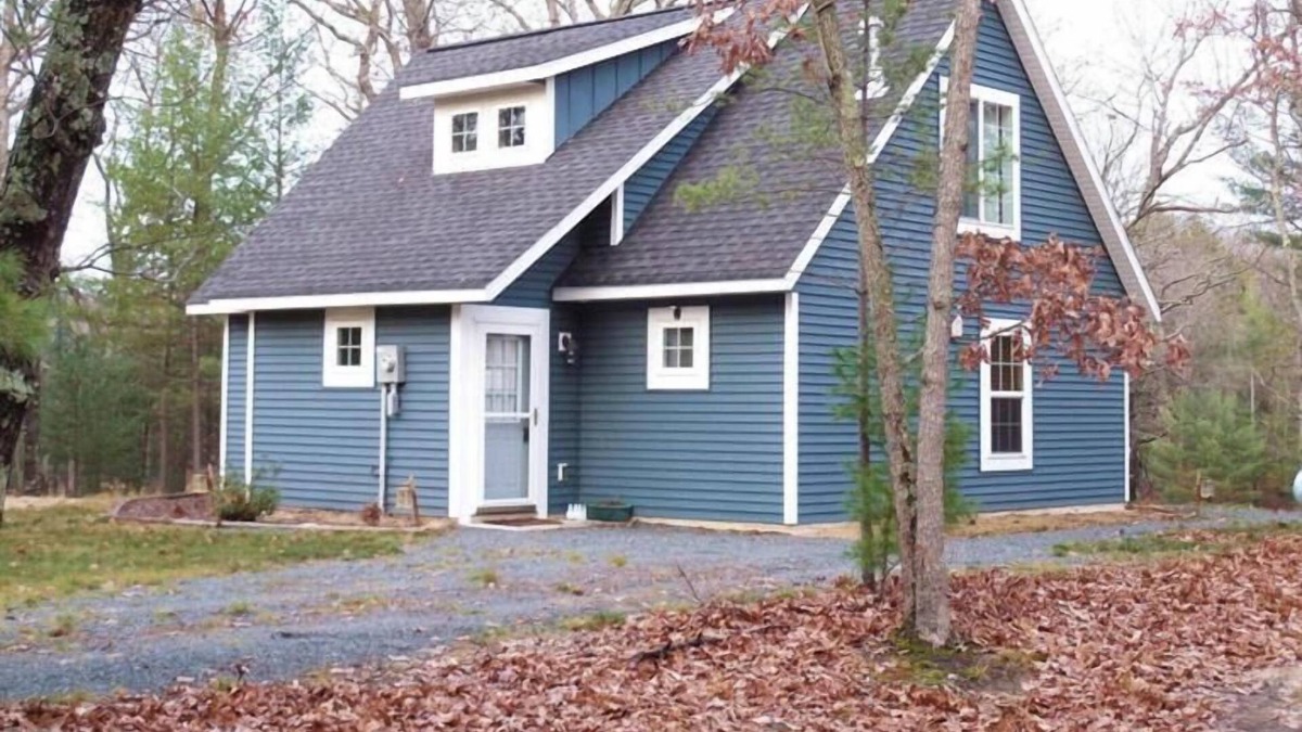 Baldwin Cottage | BEAUTIFUL RECENTLY CONSTRUCTED COTTAGE CLOSE TO BIG STAR! WE HAVE INTERNET!