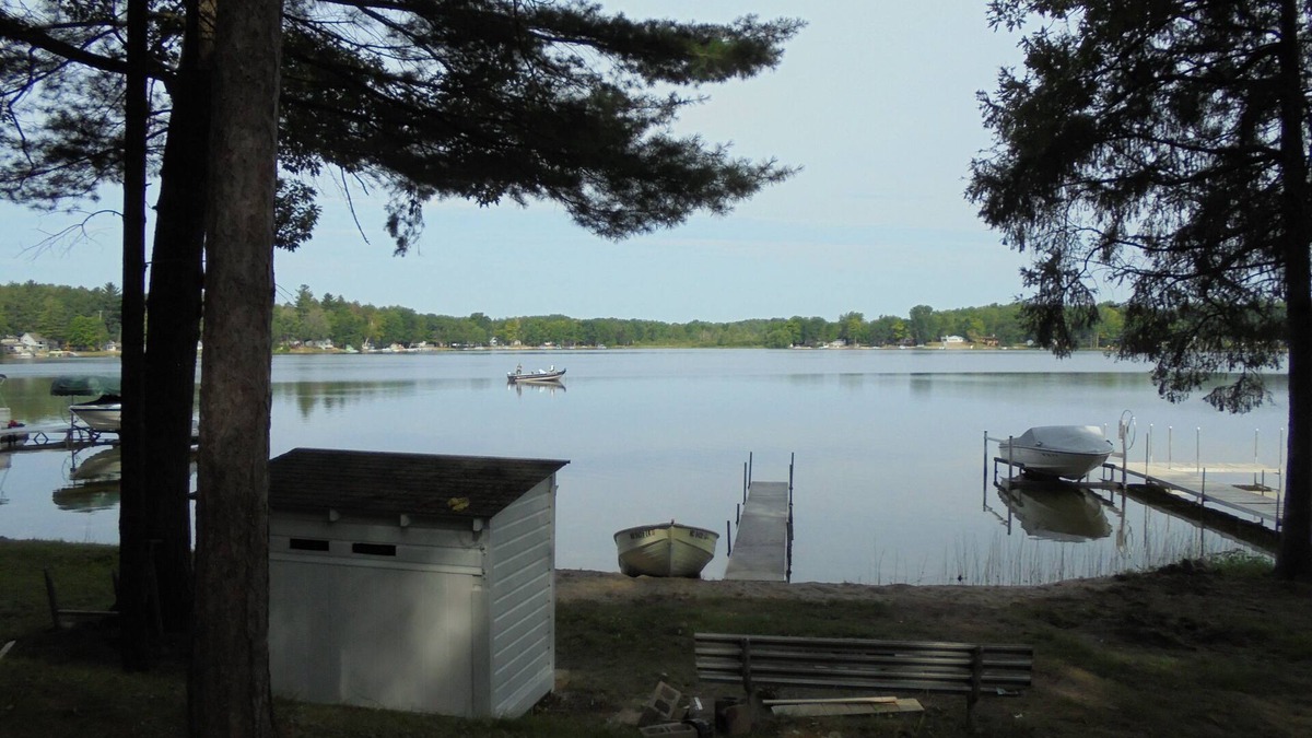 Mecosta Cottage | Beautiful, recently renovated cottage on all-sports Pretty Lake in Mecosta, MI.